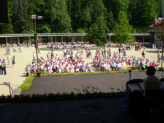 Luha�ovice - koncert na kolon�d�