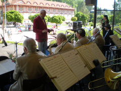 Luha�ovice - koncert na kolon�d�