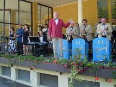 Luha�ovice - koncert na kolon�d�